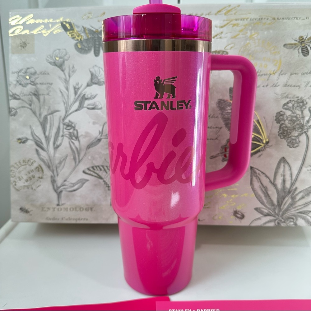 Stanley x Barbie Pink Icon 40oz Quencher Limited Edition Flowstate Tumbler - Picture 2 of 13